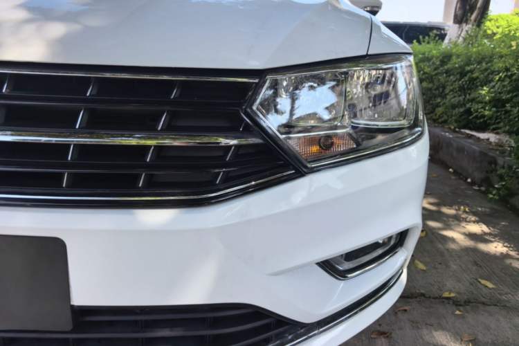 Used Volkswagen Bora 2016 1.6L Manual Comfort Model Left Front Headlight