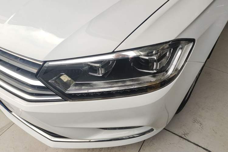 Used Volkswagen Bora 2016 1.6L Manual Comfort Model Left Front Headlight
