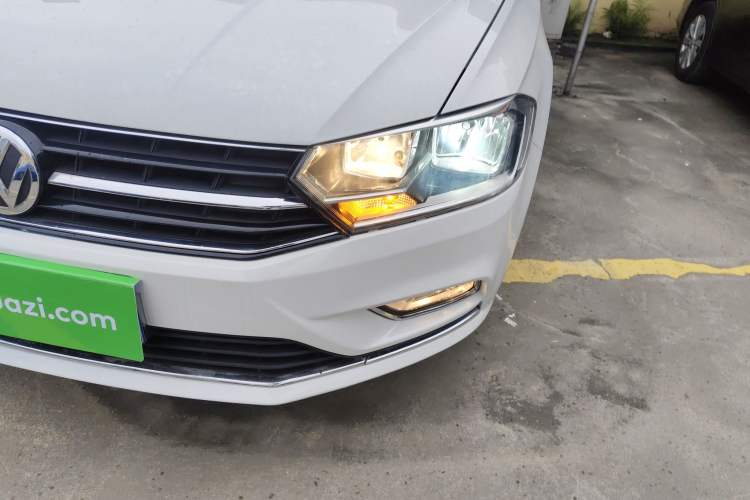 Used Volkswagen Bora 2016 230TSI Manual Comfort Version Left Front Headlight
