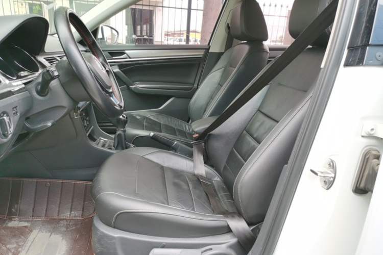 Used Volkswagen Bora 2016 1.6L Manual Comfort Model Left Front Seat