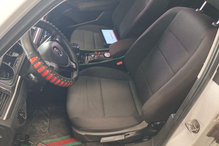 Used Volkswagen Bora 2016 1.6L Manual Fashion Edition Left Front Seat