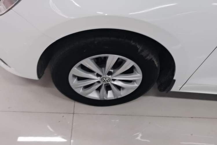 Used Volkswagen Bora 2016 1.6L Automatic Fashion Model Left Front Wheel Hub