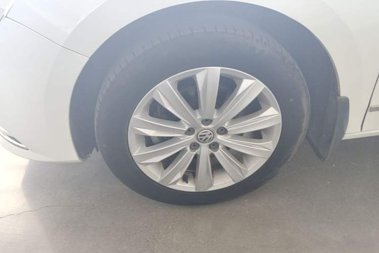 Used Volkswagen Bora 2016 1.6L Automatic Comfort Model Left Front Wheel Hub
