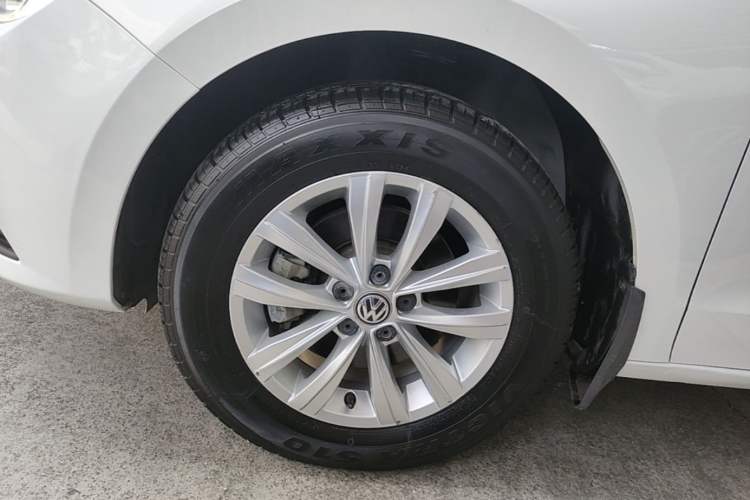 Used Volkswagen Bora 2016 1.6L Automatic Fashion Model Left Front Wheel Hub