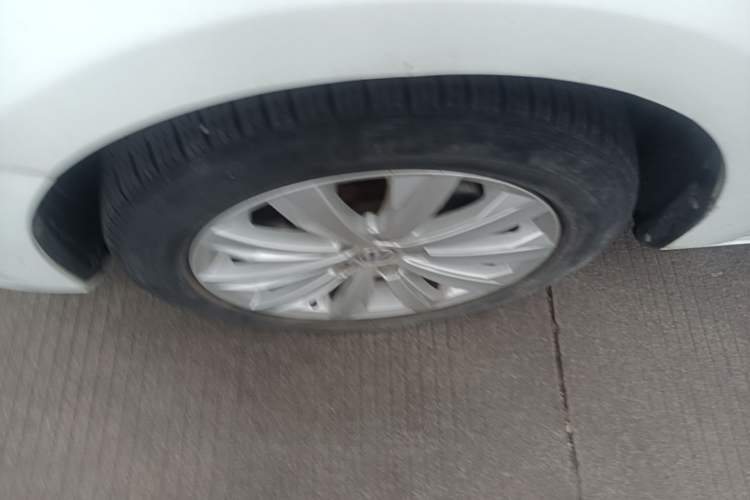 Used Volkswagen Bora 2016 1.6L Automatic Comfort Model Left Front Wheel Hub