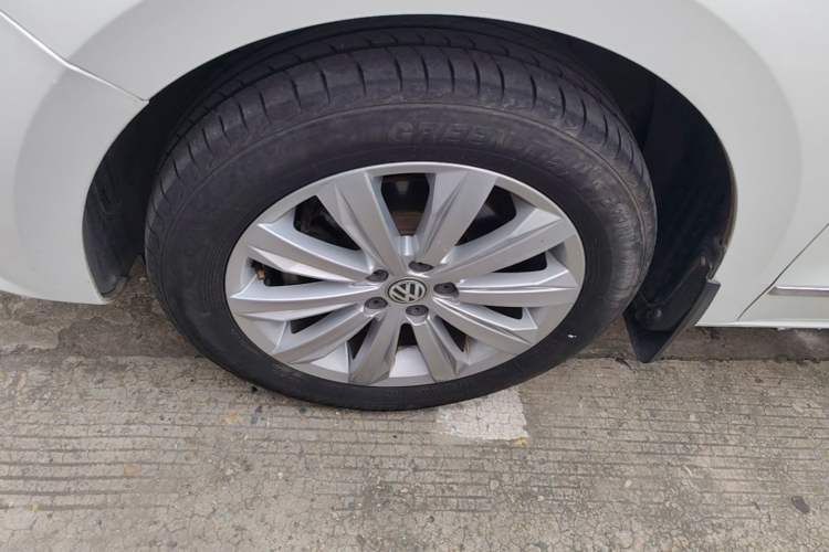 Used Volkswagen Bora 2016 1.6L Automatic Comfort Model Left Front Wheel Hub