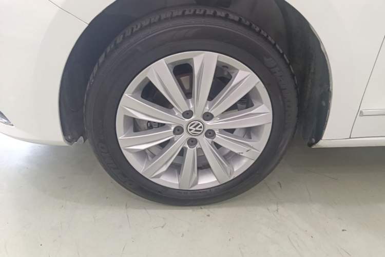 Used Volkswagen Bora 2016 1.6L Automatic Comfort Model Left Front Wheel Hub
