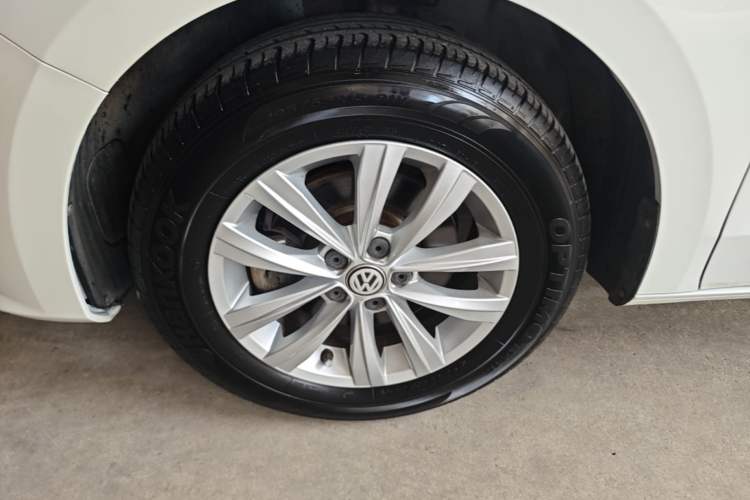 Used Volkswagen Bora 2016 1.6L Automatic Fashion Model Left Front Wheel Hub