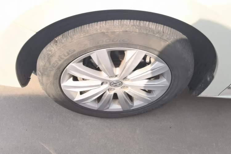 Used Volkswagen Bora 2016 1.6L Automatic Comfort Model Left Front Wheel Hub