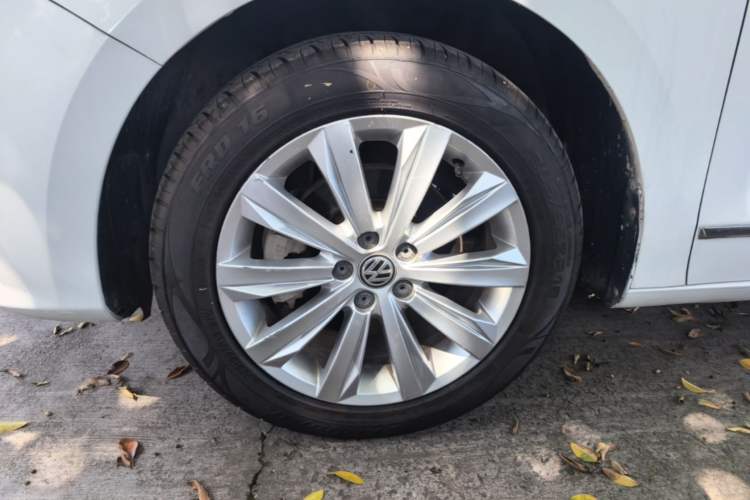 Used Volkswagen Bora 2016 1.6L Manual Comfort Model Left Front Wheel Hub