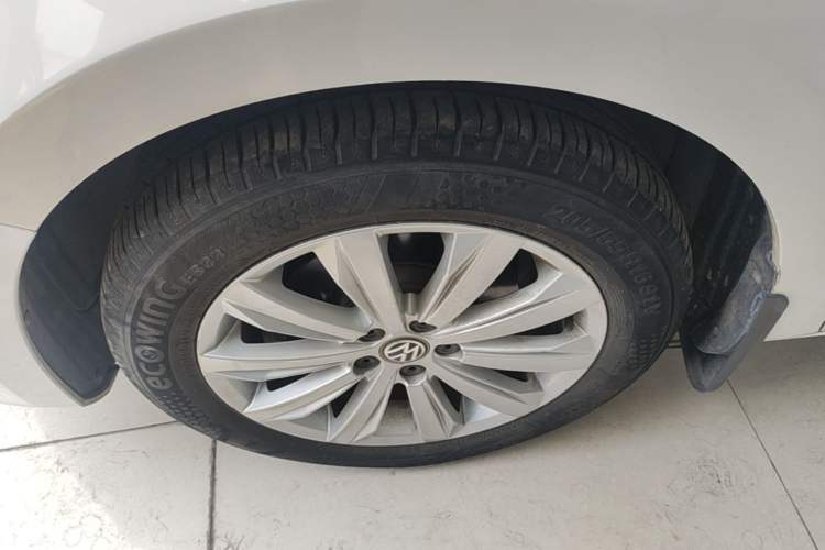 Used Volkswagen Bora 2016 1.6L Manual Comfort Model Left Front Wheel Hub