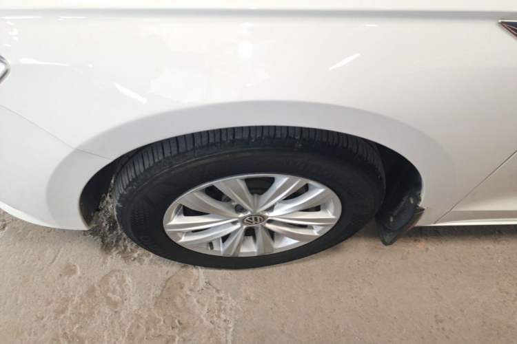 Used Volkswagen Bora 2016 1.6L Manual Fashion Edition Left Front Wheel Hub