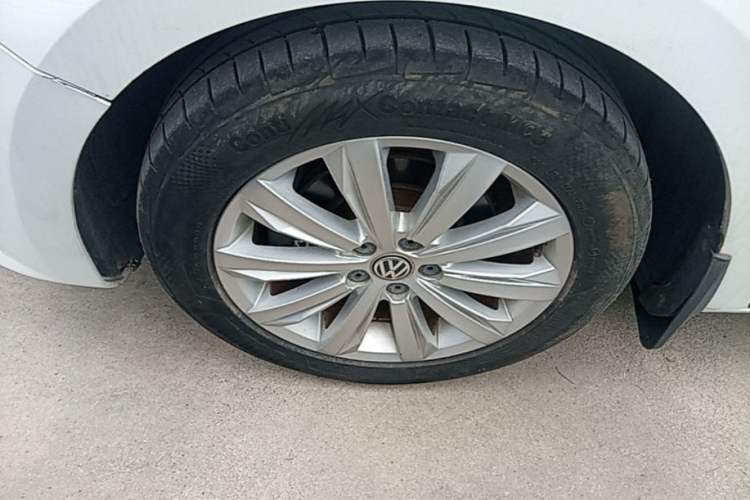 Used Volkswagen Bora 2016 1.6L Automatic Comfort Model Left Front Wheel Hub