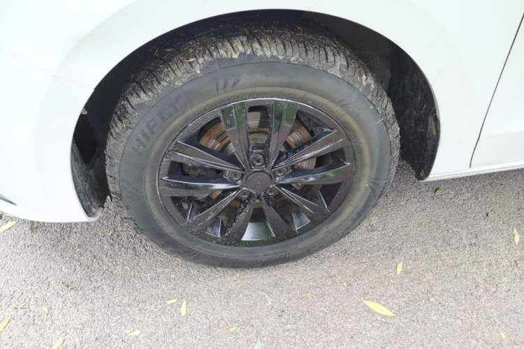 Used Volkswagen Bora 2016 1.6L Automatic Fashion Model Left Front Wheel Hub