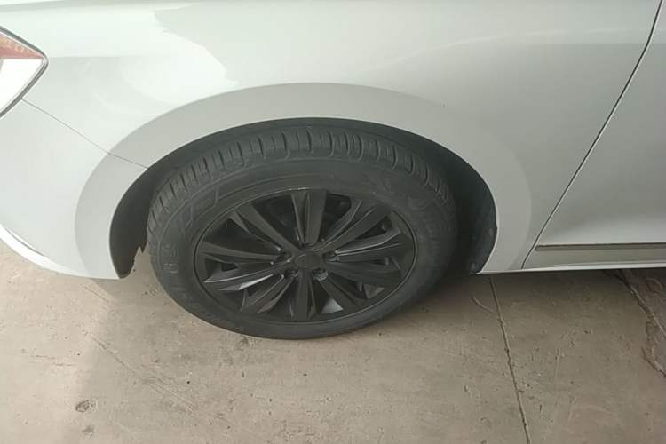 Used Volkswagen Bora 2016 1.6L Automatic Comfort Model Left Front Wheel Hub
