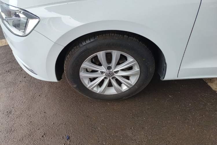 Used Volkswagen Bora 2016 1.6L Automatic Fashion Model Left Front Wheel Hub