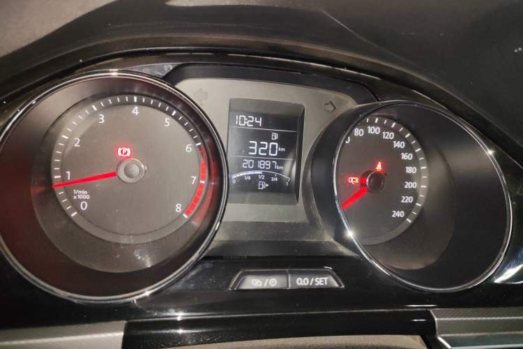 Used Volkswagen Bora 2016 1.6L Manual Comfort Model Odometer Close Up