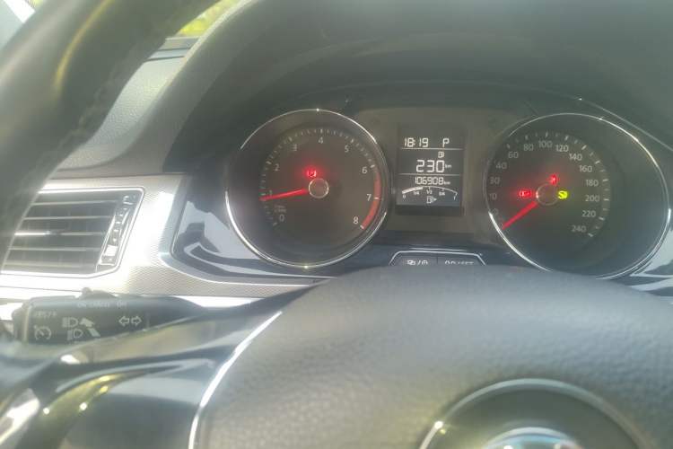 Used Volkswagen Bora 2016 1.6L Automatic Comfort Model Odometer Close Up