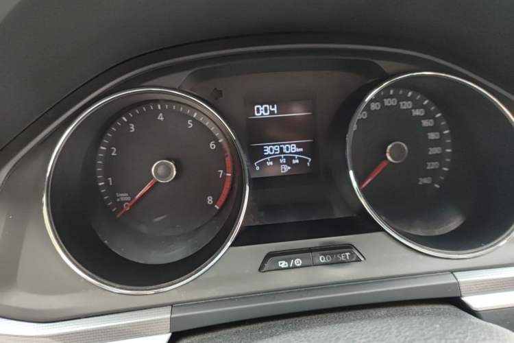 Used Volkswagen Bora 2016 1.6L Automatic Fashion Model Odometer Close Up