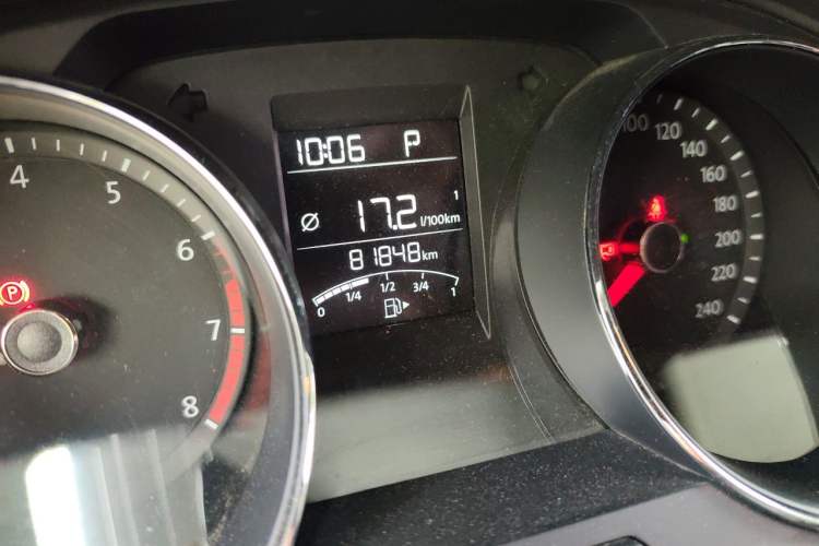 Used Volkswagen Bora 2016 1.6L Automatic Fashion Model Odometer Close Up