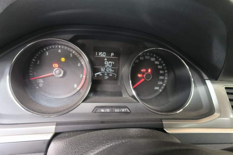Used Volkswagen Bora 2016 1.6L Automatic Fashion Model Odometer Close Up
