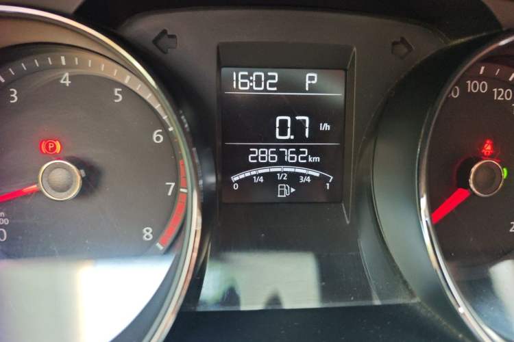 Used Volkswagen Bora 2016 1.6L Automatic Fashion Model Odometer Close Up