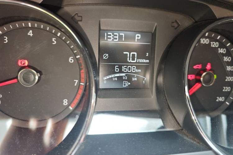 Used Volkswagen Bora 2016 1.6L Automatic Fashion Model Odometer Close Up