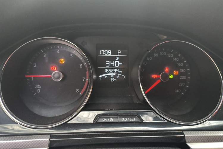 Used Volkswagen Bora 2016 1.6L Automatic Comfort Model Odometer Close Up