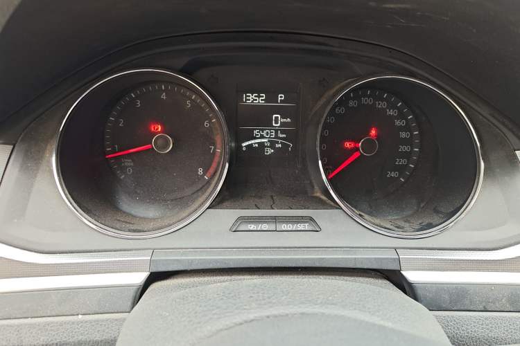 Used Volkswagen Bora 2016 1.6L Automatic Fashion Model Odometer Close Up