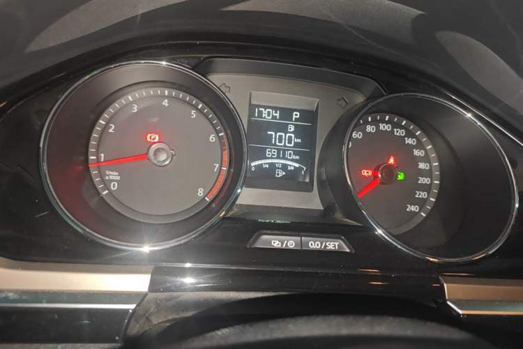 Used Volkswagen Bora 2016 230TSI DSG 25th Anniversary Edition Odometer Close Up