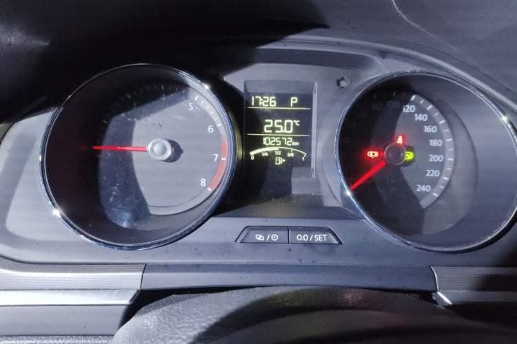 Used Volkswagen Bora 2016 1.6L Automatic Fashion Model Odometer Close Up