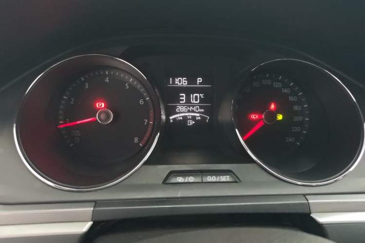 Used Volkswagen Bora 2016 1.6L Automatic Fashion Model Odometer Close Up