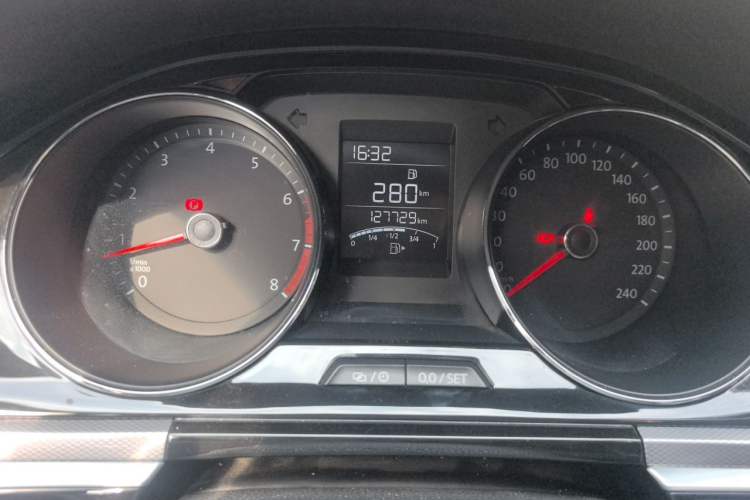 Used Volkswagen Bora 2016 1.6L Manual Comfort Model Odometer Close Up