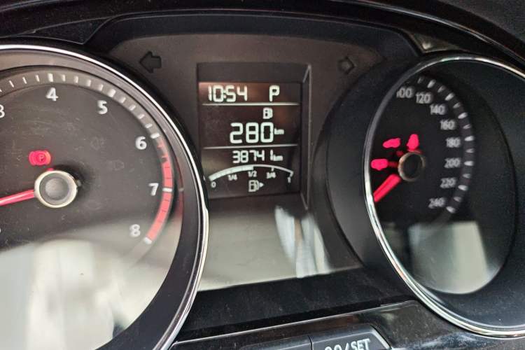 Used Volkswagen Bora 2016 1.6L Automatic Comfort Model Odometer Close Up