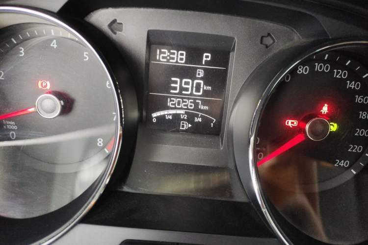 Used Volkswagen Bora 2016 1.6L Automatic Fashion Model Odometer Close Up