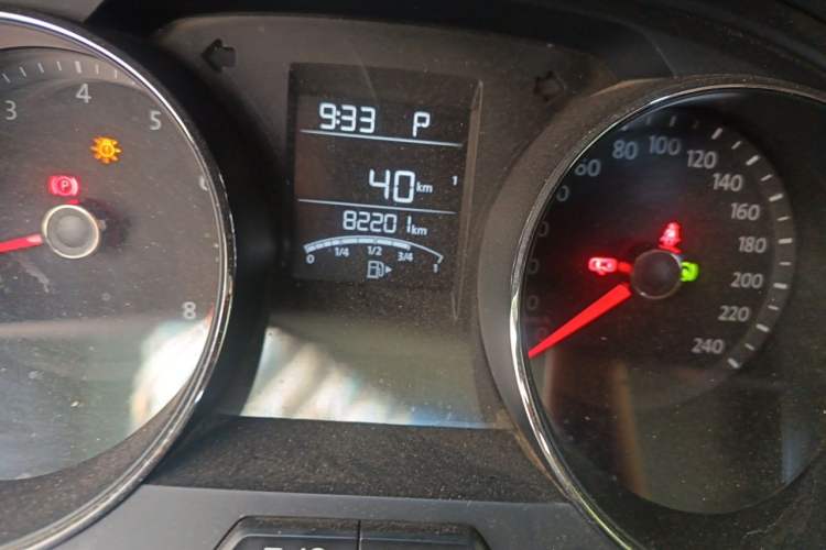 Used Volkswagen Bora 2016 1.6L Automatic Fashion Model Odometer Close Up