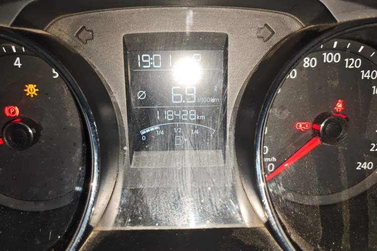 Used Volkswagen Bora 2016 1.6L Automatic Fashion Model Odometer Close Up