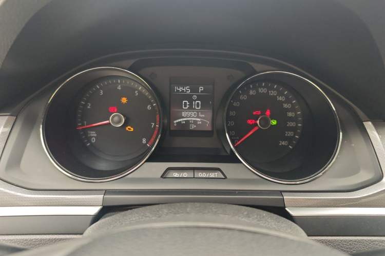 Used Volkswagen Bora 2016 1.6L Automatic Fashion Model Odometer Close Up
