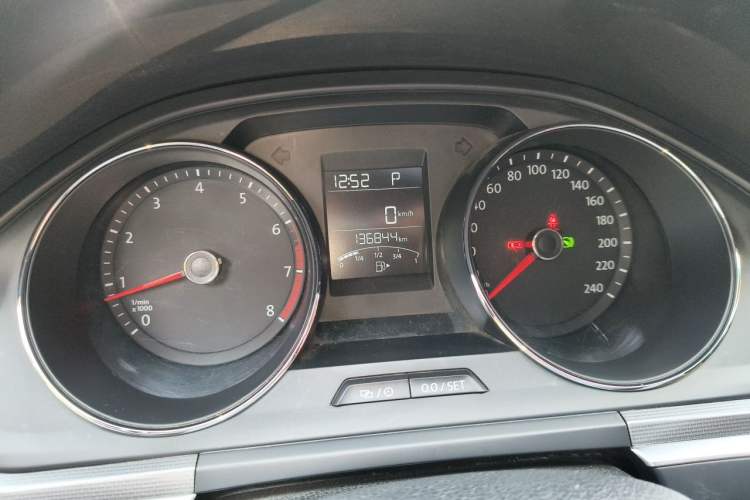 Used Volkswagen Bora 2016 1.6L Automatic Fashion Model Odometer Close Up