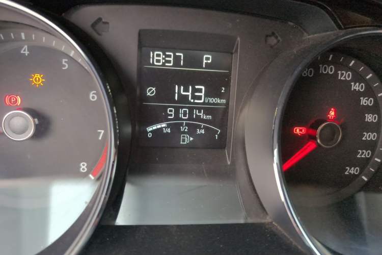Used Volkswagen Bora 2016 1.6L Automatic Comfort Model Odometer Close Up