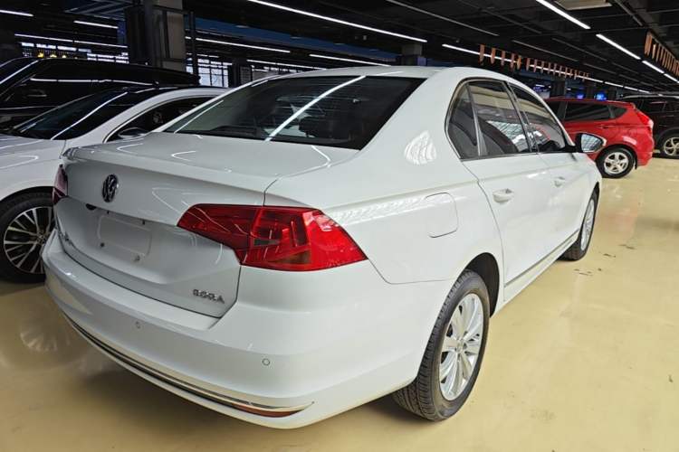 Used Volkswagen Bora 2016 1.6L Automatic Comfort Model Rear Right 45 Deg