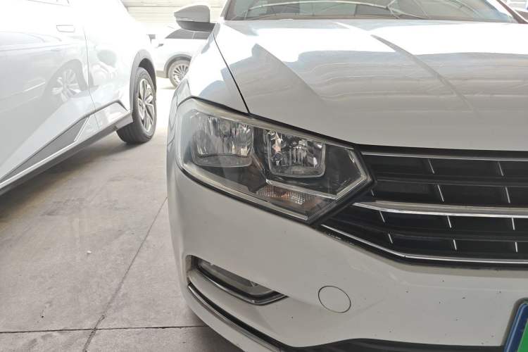 Used Volkswagen Bora 2016 1.6L Automatic Comfort Model Right Front Headlight