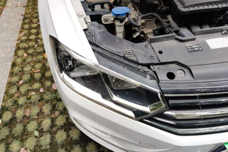 Used Volkswagen Bora 2016 1.6L Automatic Comfort Model Right Front Headlight