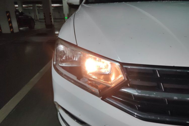 Used Volkswagen Bora 2016 1.6L Manual Comfort Model Right Front Headlight