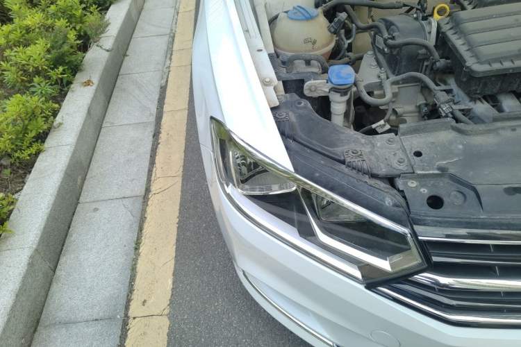Used Volkswagen Bora 2016 1.6L Automatic Comfort Model Right Front Headlight