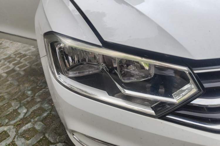 Used Volkswagen Bora 2016 1.6L Manual Comfort Model Right Front Headlight
