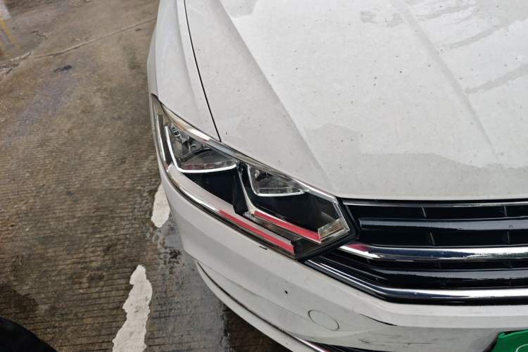 Used Volkswagen Bora 2016 1.6L Automatic Comfort Model Right Front Headlight