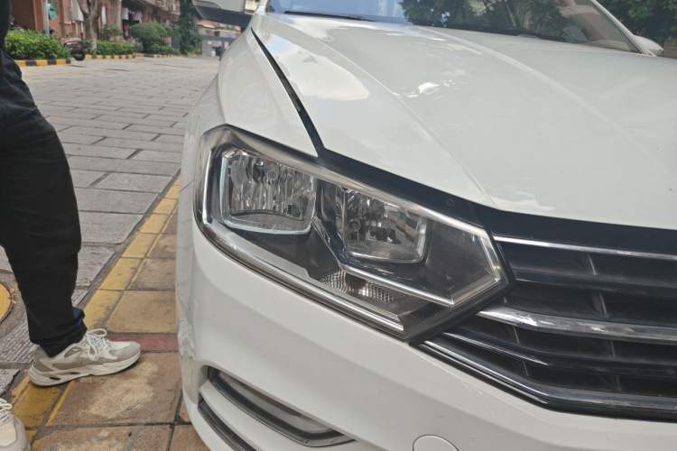 Used Volkswagen Bora 2016 230TSI DSG Comfort Model Right Front Headlight