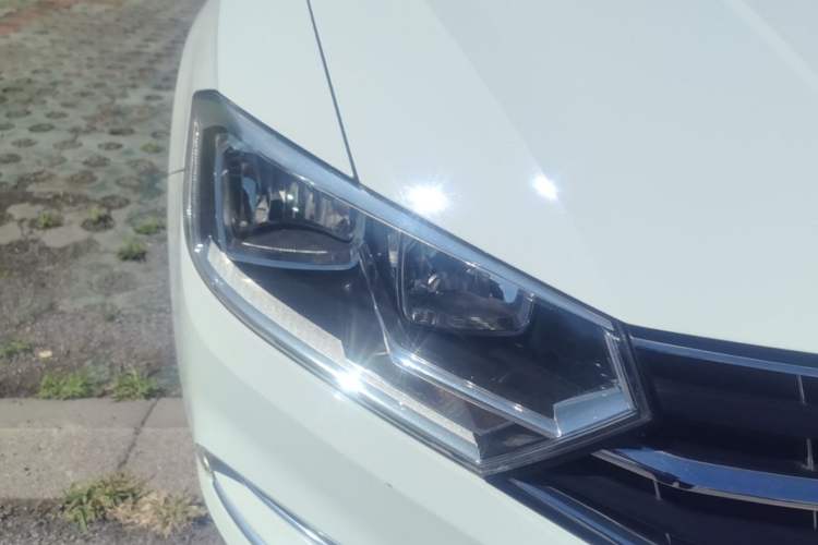 Used Volkswagen Bora 2016 1.6L Automatic Comfort Model Right Front Headlight