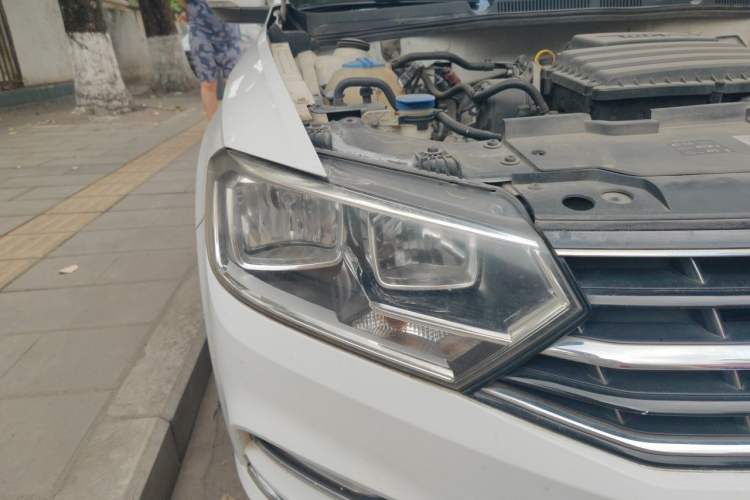 Used Volkswagen Bora 2016 1.6L Manual Comfort Model Right Front Headlight